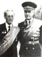 fotografiya_cherno-belaya_dvoe_muzhchin_s_nagradami_i_torzhestvennymi_lentami-49-54491453   .  ,.jpg, 60389 