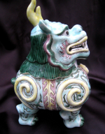  : 0      - .Antique Porcelain Chinese Kylin.jpg