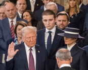  : Donald_Trump_takes_the_oath_of_office_(2025)_(for_pic_Barron_Trump).jpg