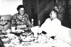  : 1976   ..    .jpg