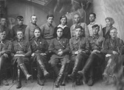  : middle_group_photo_unknown.jpg