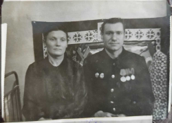 Прикрепленный файл: Баба Пана и дед Николай, возможно 50-60е(1).jpg