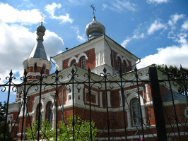  : 800px-Łužasna._Лужасна_(2007).jpg