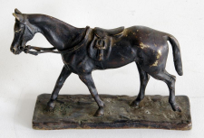  : Ecole françasie Fin XIXe début XXe. Cheval sellé. Bronze.jpg