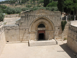  : 800px-Mary's_Tomb_Jerusalem.jpg