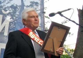  : 43126-zhiteli-ananjeva-odesskoj-oblasti-prostilisj-s-pochetnym-grazhdaninom-goroda-big.jpg