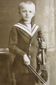  : CP.Boy.w.Violin_Wiesbaden.det1910.jpg