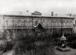  : chudak-sredi-fabrikantov-metsenat-pozhertvovavshij-na-stroitelstvo-doma-pamyatnika-i-a-goncharova-brandergofer-nikolaj-shatrov-4.jpg