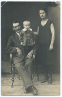  : Family_small.jpg