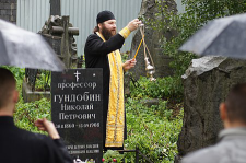 450px-The_grave_of_prof_Gundobin_N_P.JPG, 51388 