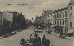  : Gnesen,_Westpreußen_-_Wilhelmstraße_(Zeno_Ansichtskarten).jpg