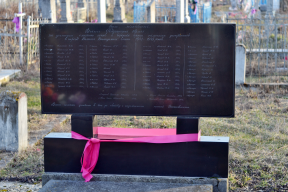  : Holoby_Kovelskyi_Volynska-brotherly_graves_of_soviet_soldiers-2.jpg