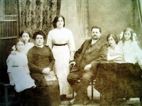  : Rabinovich_family.jpg