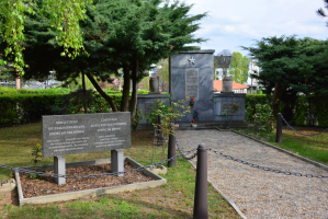  : Krems-Donau_Friedhof_2017-04-15_GuentherZ_sowjetische_KriegsgräberA_0992.jpg