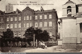  : 1905 Ecole aupres de l-eglise francaise.jpg
