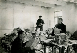  : 1945  .jpg