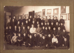  :     1910         .jpg